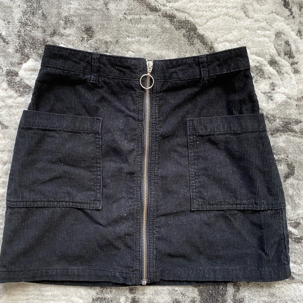 Top shop black corduroy mini with circle zip detail in size 6